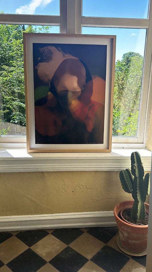 "True colours", Håndkororert, nummerert og signert, i eikeramme med Ar glass